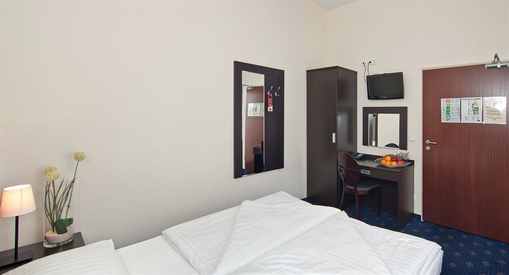 Отель Continental Hauptbahnhof 3*